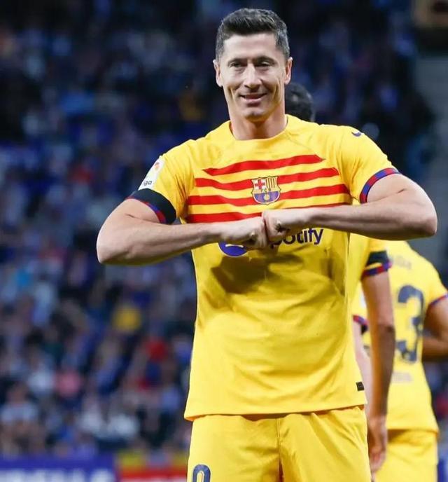 号国际比赛, 似乎跟俱乐 号国际比赛, 似乎跟俱乐