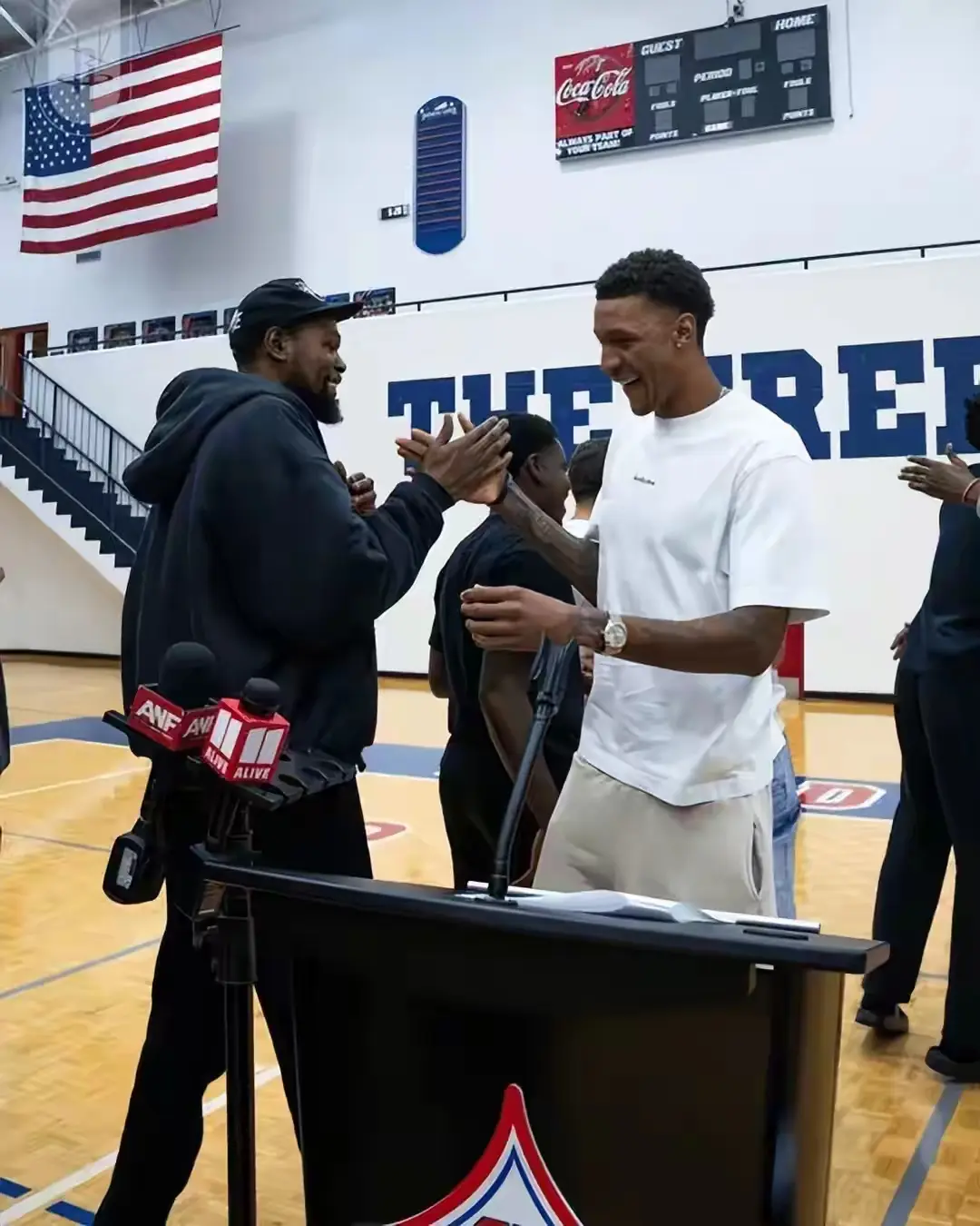 队文化正在, 犹豫地称赞, 火箭 队文化正在, 犹豫地称赞, 火箭